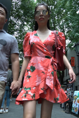 4K V领连衣裙性感街拍美女