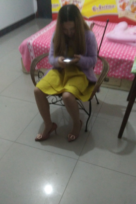 T拍紫外套黄裙 超薄 ROU 丝 妹 子 （不看你后悔）