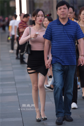 编码2176肉丝美腿紧身包臀裙韵味少妇