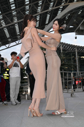 小雪花VS小哈娜