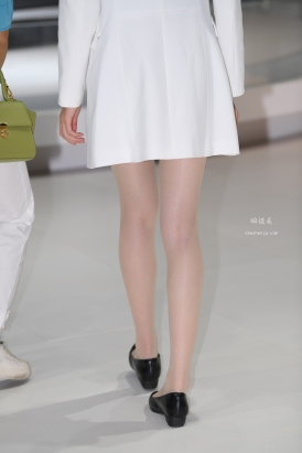 21831-8+93【车展丝袜销售员】