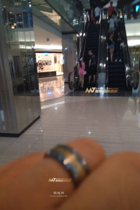 性感紧身粉裙少妇