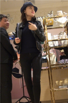 4k-端庄典雅红高跟紧牛美少妇 [2.05 GB]