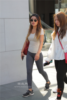 编码0416灰色紧身裤翘臀美胸