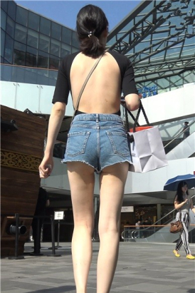 4k-苗条身材性感大开背超短热裤美女（上） [1.02 GB]