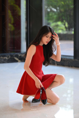 红裙赤脚小仙女