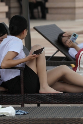 空乘大学生面试累了休息肉丝凉脚难得拍到