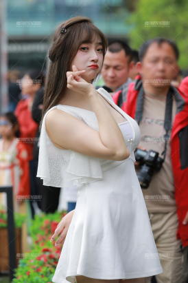 白短裙俏皮美女