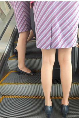 近距离南航超短裙深肉丝空姐群