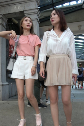 令人怦然心动的两位时尚街拍美女姐妹 [1.22 GB]