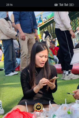 冒死拍到少妇来大姨M了，太震撼了！！！