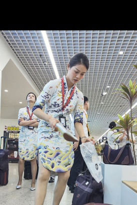 4K视频偶遇海航空姐高级灰si高跟换鞋震撼啊