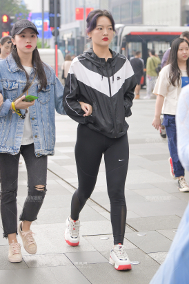 【视觉冲击赛贴】黑色紧身裤，丰臀小姐姐