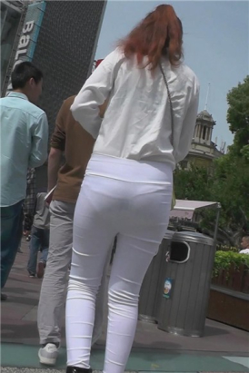 街拍紧身白衣白裤大美妞，小清新邻家小妹的感觉[1.12 GB]