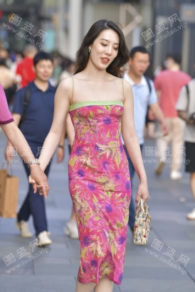 成都街拍石油姐牵手门事件全套图片