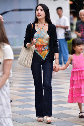 ★红美甲辣妈牛仔裤美女