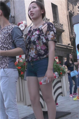 街拍肉丝袜美腿翘臀牛仔热裤美女 [2.00 GB]