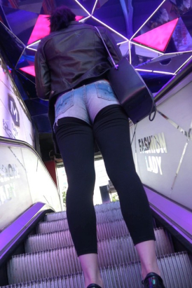 街拍皮衣美女的热裤这样穿 [1.00 GB]