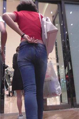 跟密友逛商场的长腿紧身蓝牛女神姐姐 [949 MB]