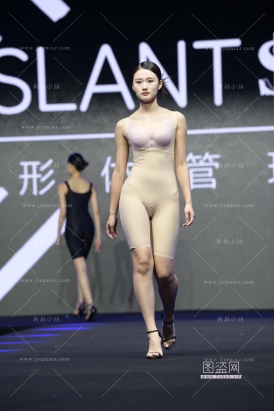 米色束身衣美女模特