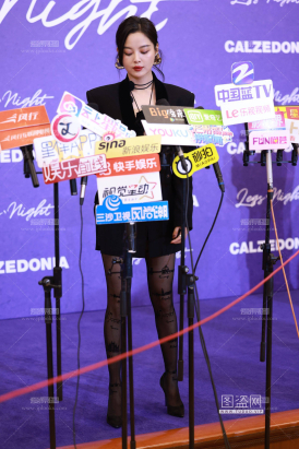 明星丝袜-辛芷蕾的花纹黑丝专场真正稀缺的拍摄机会-特写