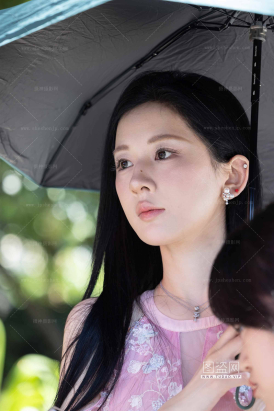 LB286-163P上海时装周-最近某音超火的上海街拍网红六个馒头