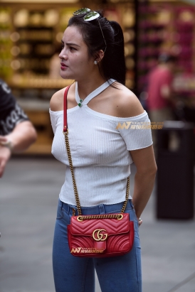 【久久赛帖】真空翘臀辣妈