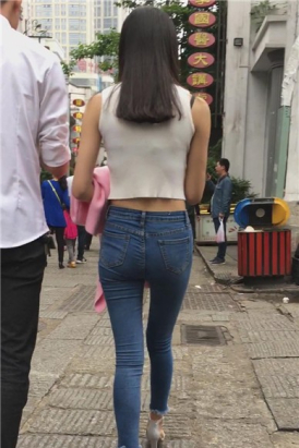 短衣美臀露脐超紧身蓝牛美女 [3.93 GB]