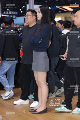 轻熟肉丝少妇丰满大腿