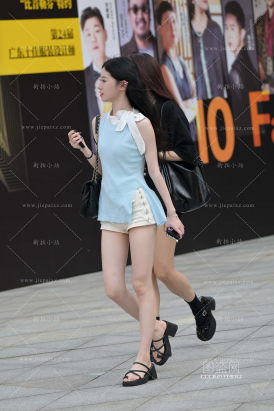 热裤露半PP的白热裤美眉 【图片➕视频】