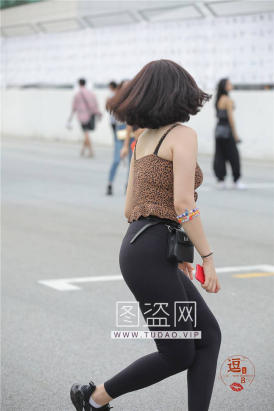 编码0303黑色紧身裤翘臀香肩