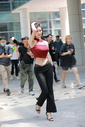 黑色长裤美女---程儿