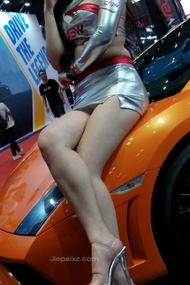 4K - 性感包臀裙展会车模小姐 [752 MB/MP4]