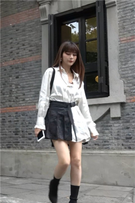 性感美腿街拍白裙高跟女 [401 MB/MP4]