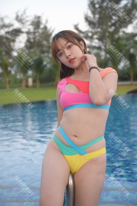 【宅宅】第七季旅拍-海棠依旧 | 彩色缕空比基尼美眉