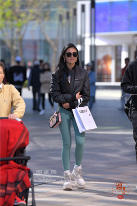 编码0410绿色紧身裤美腿翘臀