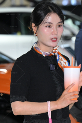 2567-15=64√韵味丝足，少妇头主播