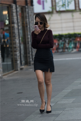 编码2290紧身包臀裙短美背高跟