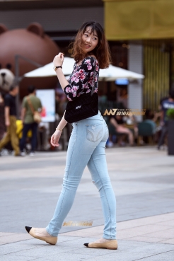 【久久赛帖】清纯中带着妩媚