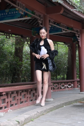 性感黑色短裙丝袜美女 ~ 套图+视频