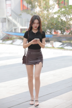 【凯恩街拍摄影作品】褐色皮短裙丝袜美女