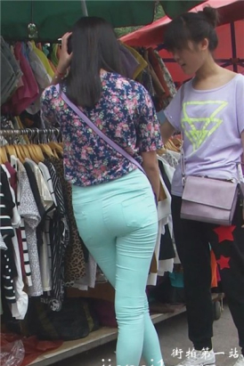 街拍美臀浅绿色紧身裤气质清秀美女 [578 MB]