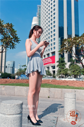 编码0096灰色短裙肉丝美腿美脚高跟