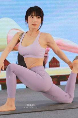 【玻璃街拍】瑜伽展示