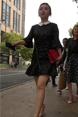 4k-街拍米色高跟鞋连衣裙美腿极品美女 [1.90 GB]