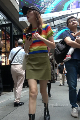 4K - 时尚街拍美女 [2.30 GB/MP4]