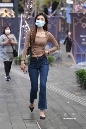 21113-3+64紧牛好身材小姐姐