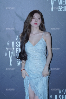 白雪凝琼貌 明珠点绛唇