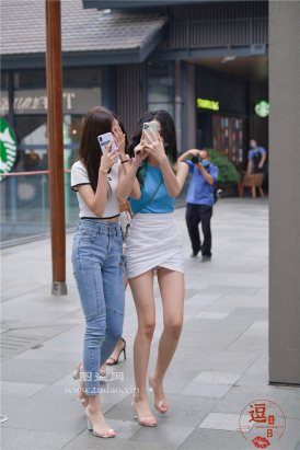 编码2239热裤美腿凉高紧牛闺蜜三人