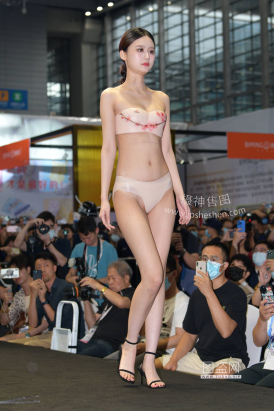 23420-1=59√她，穿啥都好看